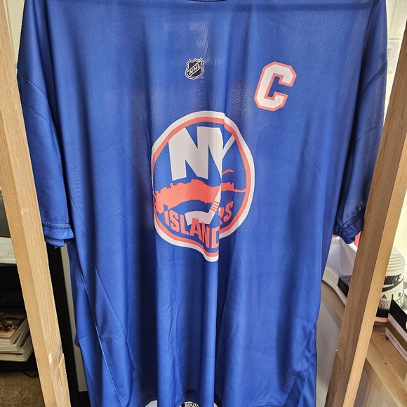 Anders Lee - Picture 3 of 6